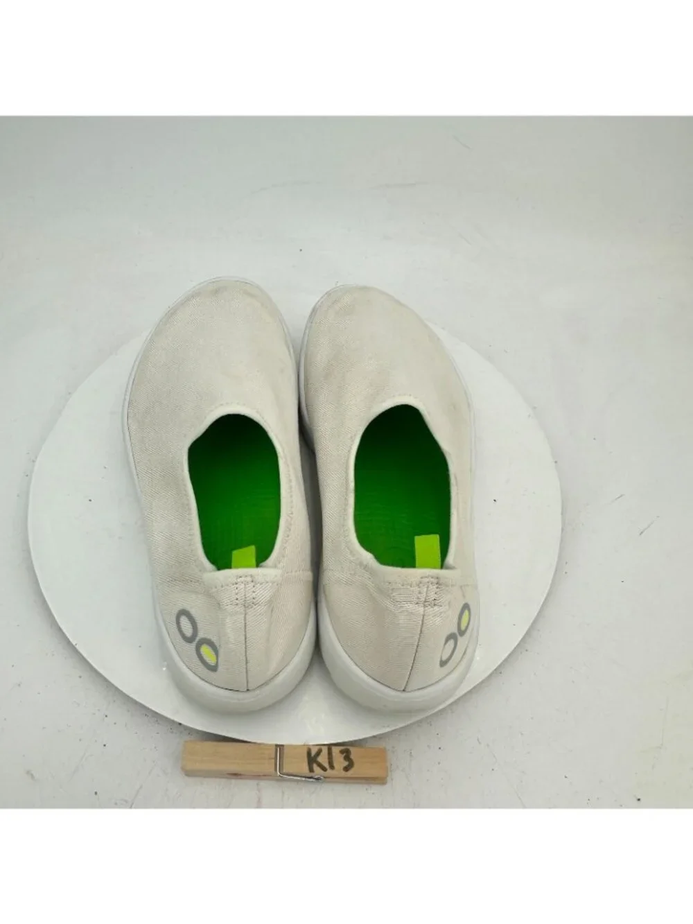 Oofos OOMG Eezee Women Size 10 Low Top White Slip On Comfort Recovery Shoes
